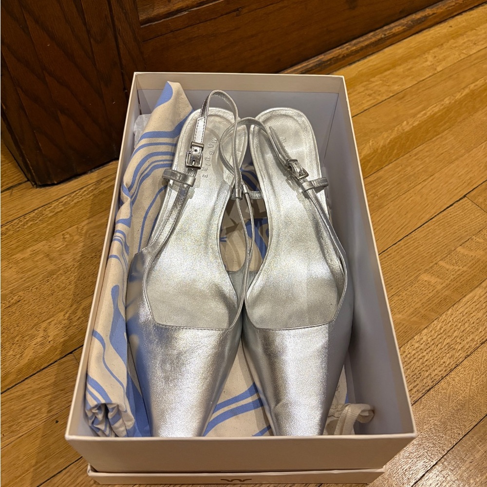 Maguire Bahia Silver
Heeled Pump